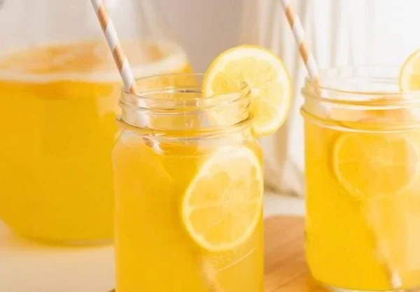 Refreshing homemade Meyer lemonade in a glass with lemon slices