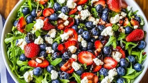 Fresh Arugula Salad with Berries: A Refreshing Twist for Summer